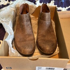 Women’s Born Kerri New in box